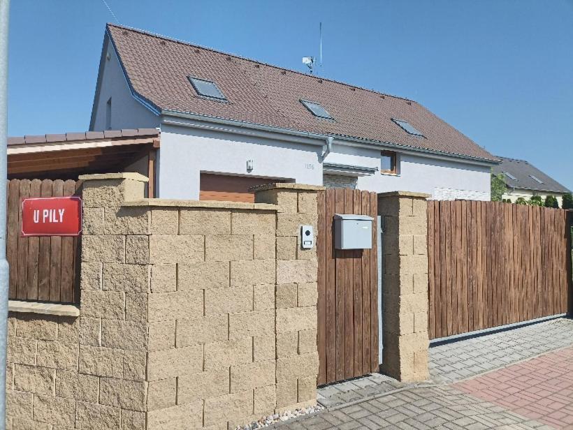 Ubytování U Vrbičky - blízko Prahy Unhost Exterior foto